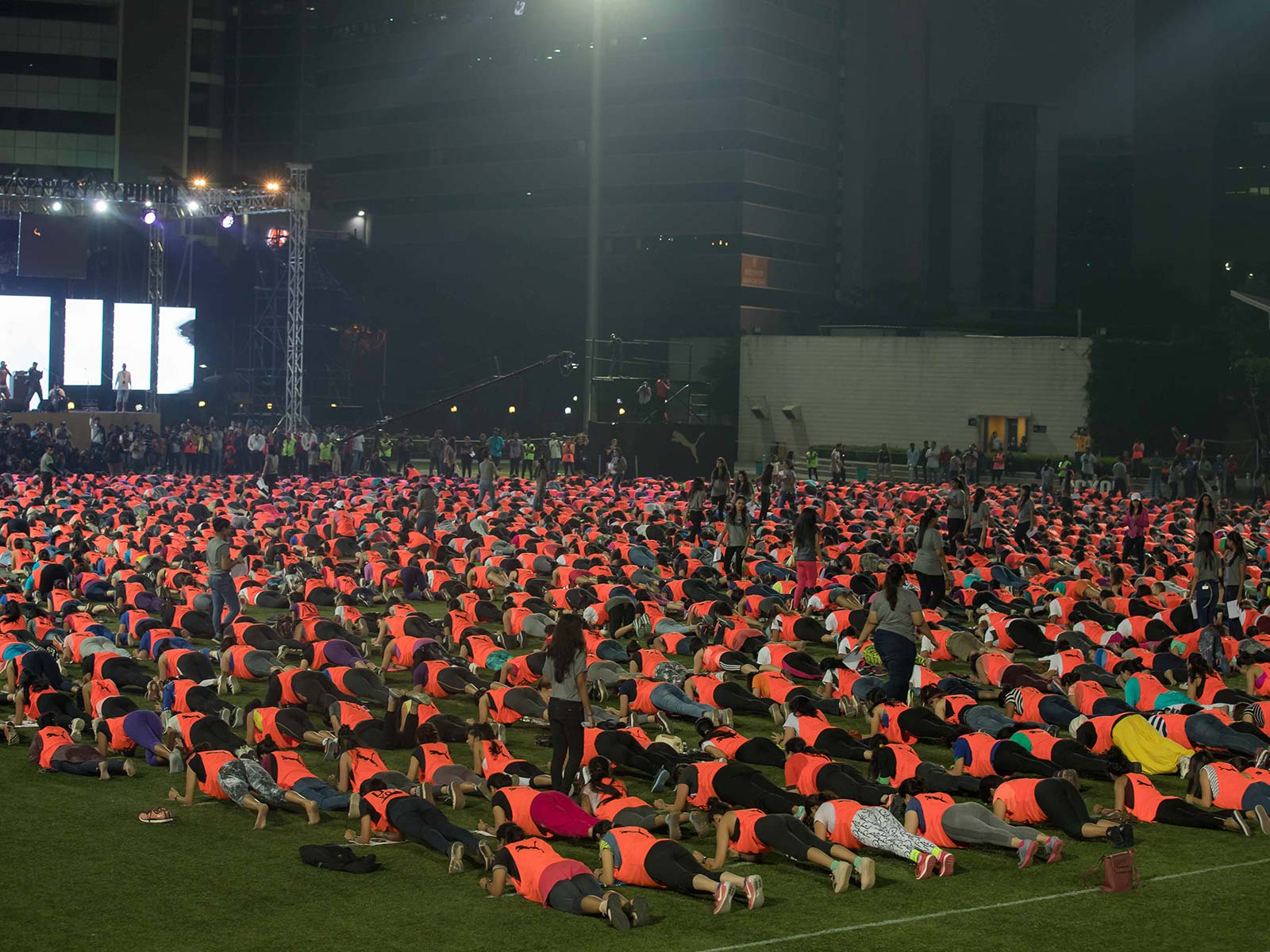 1623 women including the POPxo Team and Plixxo Bloggers successfully setting a new Guinness World Record for holding the abdominal plank simultaneously